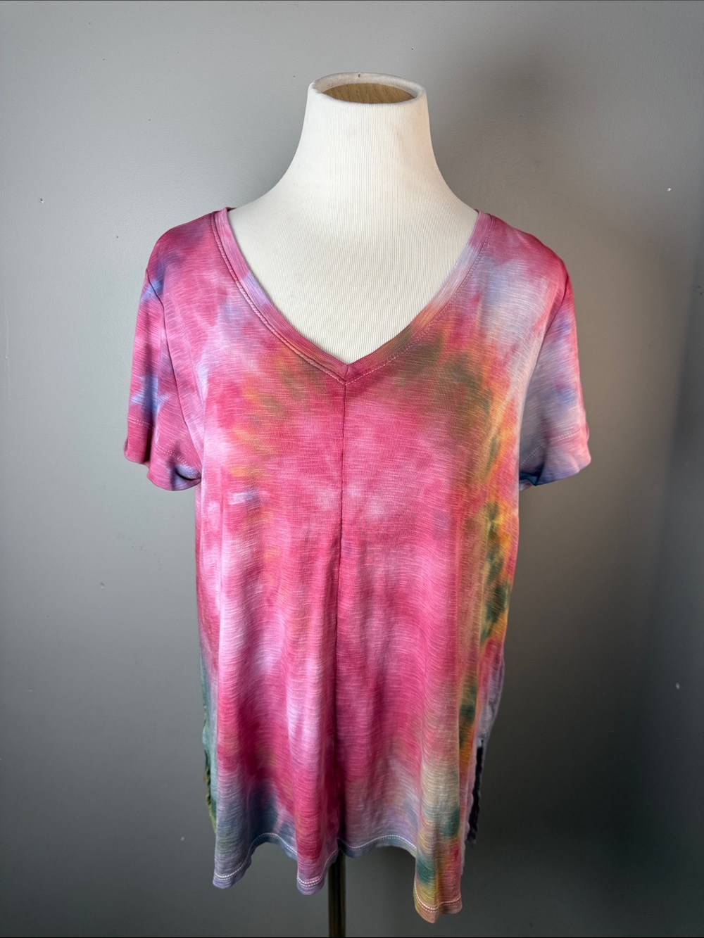 Women's V-Neck Tie-Dye Top - Pink